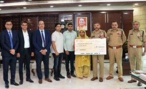 Director General of Police, Uttar Pradesh provided cheque under Police Salary Package to the dependent family members of martyred police inspector