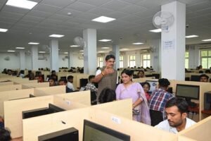 Rajni Tiwari inspected the examinations in Lucknow University, gave instructions for transparent examination