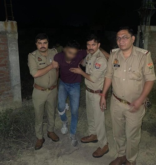 A policeman was injured in an encounter between police and a criminal in Anand Vihar, Hapur