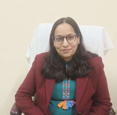 Assistant Labor Commissioner Officer Sarvesh Kumari today gave information about the schemes being run by the government in various areas in Hapur district.