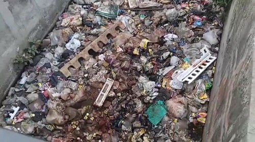 Lucknow: Drains clogged with garbage in zone-6, area becomes a center of diseases in scorching heat