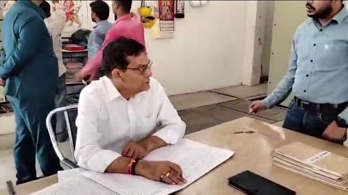 Lucknow: Energy Minister A.K. Sharma's surprise inspection, instructions for better power supply to consumers