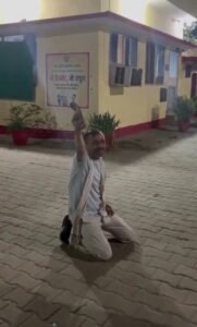 Unnao: Father kept crying while looking for his missing daughter, police accused of negligence