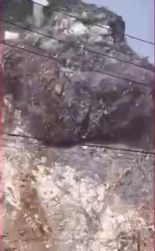 Mahoba: Illegal blasting is being carried out in violation of rules, lives of workers are at stake!