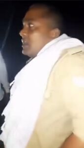 Police team which went to arrest the accused of molestation in Jaunpur was attacked, pistol was snatched from the constable, video went viral