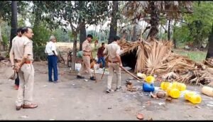 Kakori: Excise department takes big action against those selling intoxicating toddy, several liters of toddy destroyed