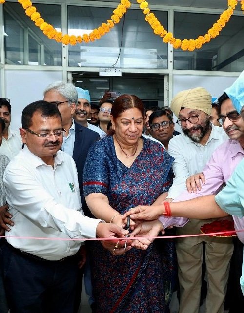 Robotic surgery program launched at KGMU, first successful surgery done with 'Mantra' robot