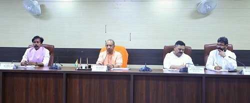 Varanasi: CM Yogi Adityanath held a review meeting on development and law and order, gave strict instructions