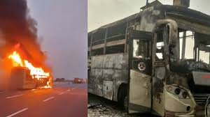 Lucknow: A bus going from Bihar to Delhi on Kisan Path caught fire, 5 burnt to death, many injured