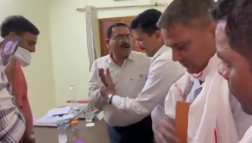 The cashier of the Public Works Department was caught by the Anti-Corruption Team while taking a bribe of ₹20,000