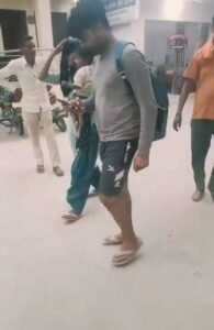 UP: In Bulandshahr, a woman was having an affair with her nephew, the husband caught her red handed, took her to the police station and blessed her