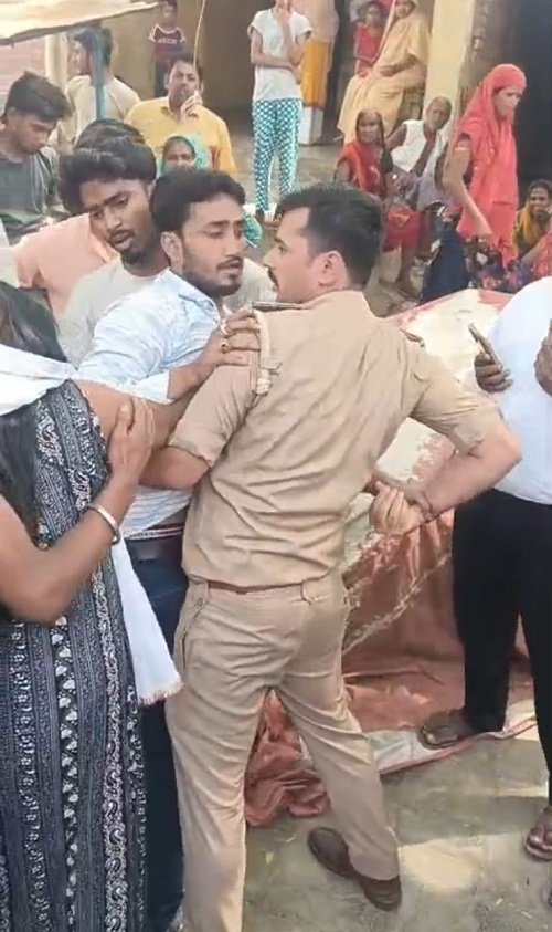 Lucknow: Drunk youth threatens to remove the uniform of the inspector and gets into a scuffle
