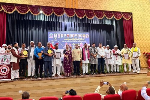 Activists and office bearers from 12 states of the country and all 75 districts of Uttar Pradesh gathered in the National Liquor Ban Maha Sammelan