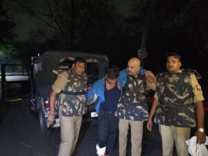 Lucknow: Alambagh police's swift action, robber shot in leg in encounter, accused Anees was wanted in 22 cases