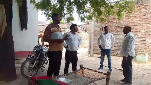 Gonda: Bank employee who came to collect money from farmers behaved indecently, victim lodged complaint in police station