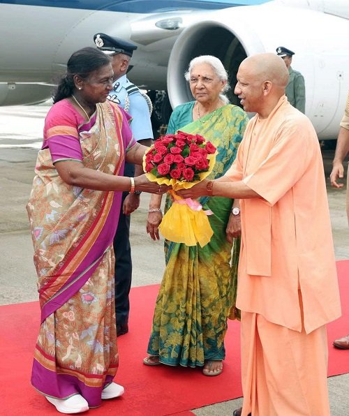 Gorakhpur: President arrived amidst heavy rain, Governor and Chief Minister gave a grand welcome at the airport