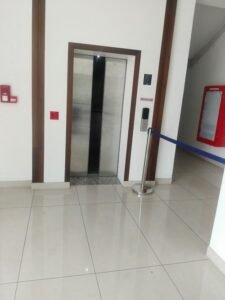 Lucknow: High-tech office, but technology stuck in lift - Nagar Nigam Zone-3's lofty dream turns into a hassle!