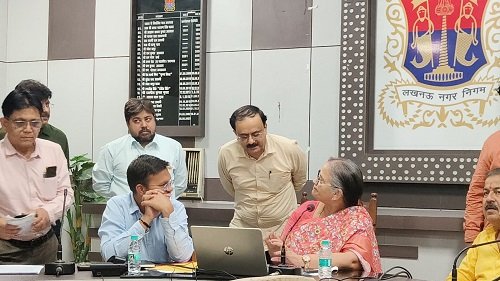 Lucknow: Mayor Sushma Kharkwal launched the user charge online payment process