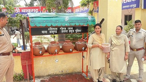 Hapur: Arrangement of cold water and jaggery for the complainants in Babugarh police station, old tradition revived