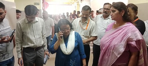 State Women Commission President Babita Chauhan did a surprise inspection of the women's hospital, expressed strong displeasure over the mismanagement