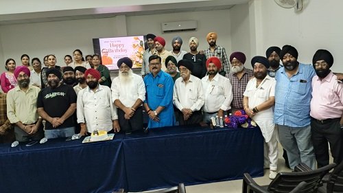 Lucknow: Sikh community celebrated the birthday of Deputy Chief Minister Brajesh Pathak, wishes for his long life were made at the gurudwara