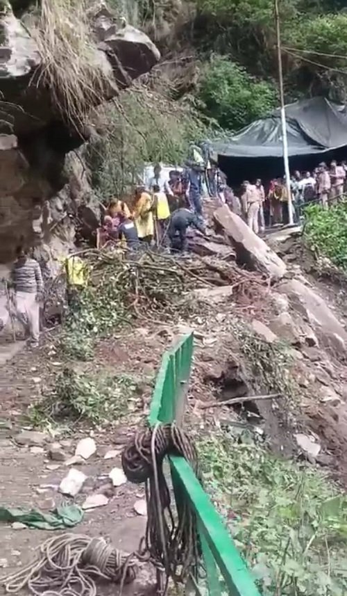 Uttarakhand: Landslide in Yamunotri Dham, major accident near No Kainchi – 4 to 5 people feared dead