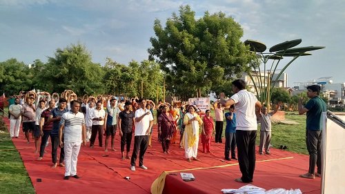Ayodhya Municipal Corporation organized Yoga Day: Mass yoga in three parks under the "One Earth, One Health" campaign