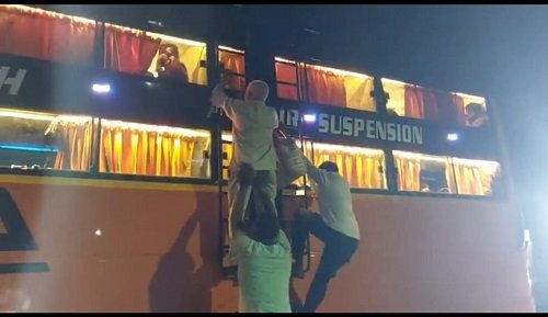 Firozabad: 'Ride of death' running on the roads, terror of illegal buses continues