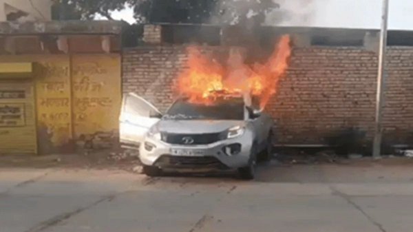 Tragic accident in Bharatpur: Government doctor burnt alive after car caught fire