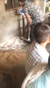 Ayodhya: Video of Pipra village's ration dealer cheating in ration goes viral, villagers complain