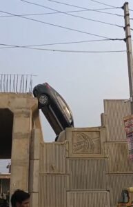 Maharajganj: Car hanging below the under-construction flyover, a major accident was narrowly averted due to Google Map and negligence