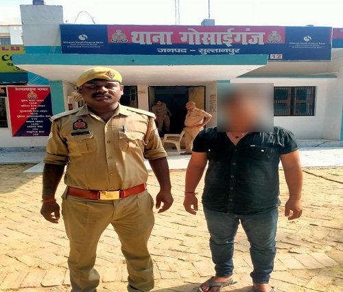 Gosaiganj: Wanted accused arrested with knife, sent to court