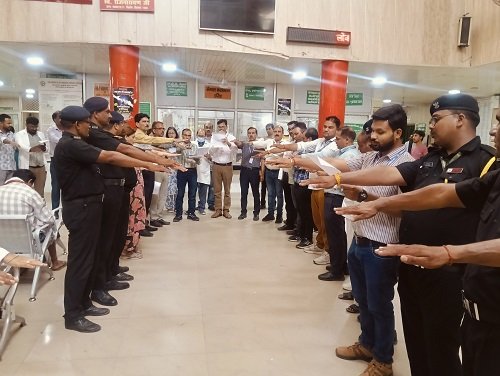 A special program was organized for public awareness a day before the start of “Blood Donation Fortnight” at Lok Bandhu Raj Narayan Joint Hospital.
