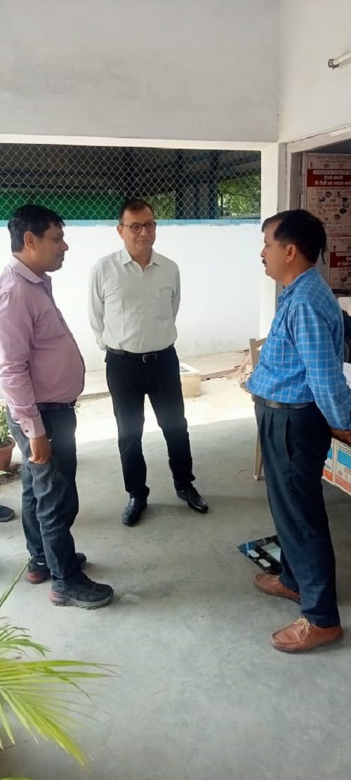Lucknow: CMO inspected Sadar TB unit, instructed not to be negligent in TB eradication campaign