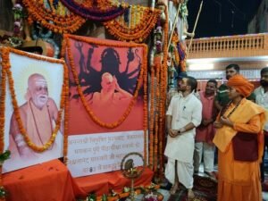 Lucknow: Shiva worship and Deepotsav at Mankameshwar temple on the 83rd birthday of Sri Shankaracharya Nischalananda Saraswati ji