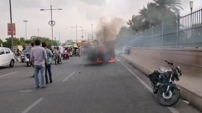A moving car turned into a ball of fire at Lucknow's 1090 intersection, a major accident averted