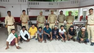 Nine arrested in a case of assault outside Mohanlalganj police station, case registered against 11 named accused