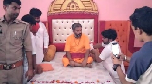 A huge crowd of devotees on Guru Purnima in Ayodhya, a great confluence of faith on the banks of Saryu river