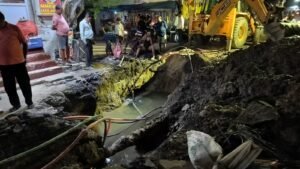 Lucknow: Water crisis due to breakage of pipeline in Shastri Nagar, water supply stopped in many areas for two days