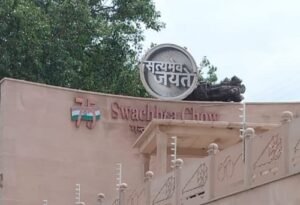 'Ashoka Pillar' in Gandhi Park is disgraced, Municipality is silently watching the spectacle - Administration has not woken up to the deterioration of the national symbol