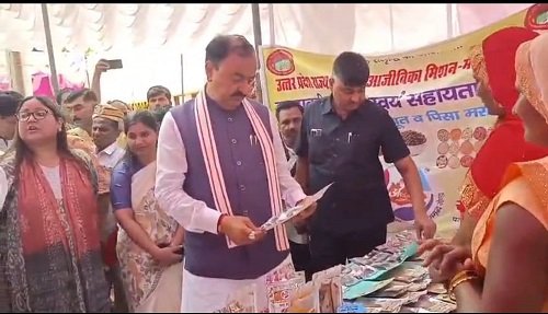Gonda: Deputy CM Keshav Prasad Maurya visits, talks to people at the exhibition, also targets Akhilesh