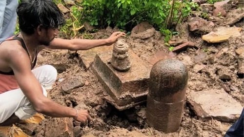 A 16th-17th century Shivling was found during excavation near a mosque in Vidisha, Madhya Pradesh, creating excitement in the area