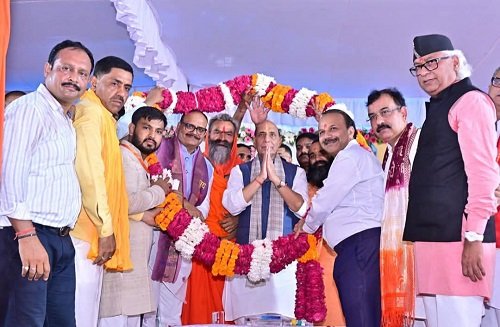 Defense Minister Rajnath Singh inaugurated Sri Adiguru Shankaracharya Bhawan.