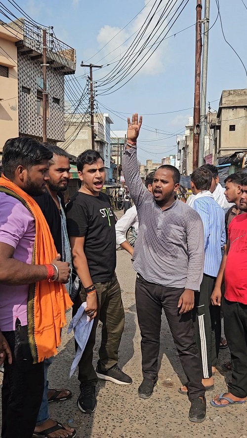 Vishwa Hindu Parishad or Bajrang Dal protest – Nayaganj intersection blocked over illegal connections at Kila Khai located at Dauji Temple