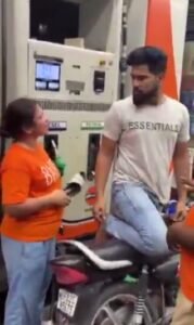 Lucknow: High voltage drama by a woman at a petrol pump, attacked young men with slippers, showered abuses