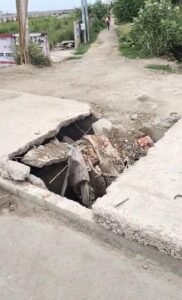 Lucknow: Due to the negligence of PNC in Shanti Nagar of Sarojini Nagar, an open drain has become a life-threatening danger, anger among the local people