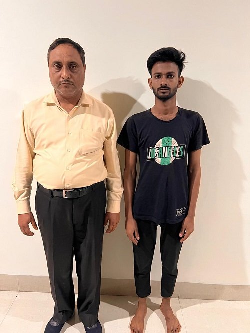 Lucknow: UP STF gets big success, two members of gang arrested for duping people of Rs 1.29 crore by posing as fake CBI officers
