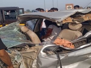 Car-truck collision on Purvanchal Expressway, girl died, 6 people injured, family was returning after father's last rites