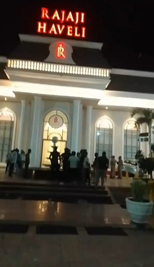 Major accident at Rajaji Haveli Hotel located on National Highway 9 under Babugarh police station of Hapur; High speed car crushed people, death on the spot, three people seriously injured, entire incident captured in CCTV