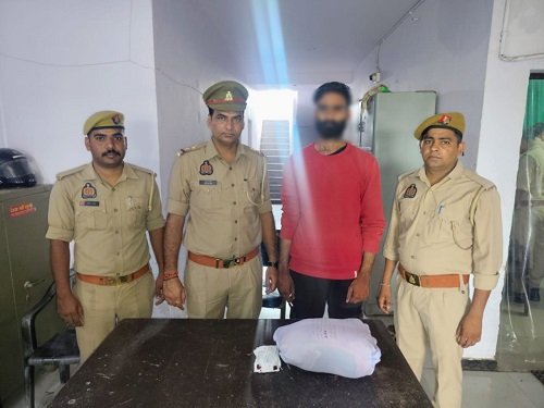 Hathras: "Ganja smuggler nabbed during strict checking by Saadabad police station!"